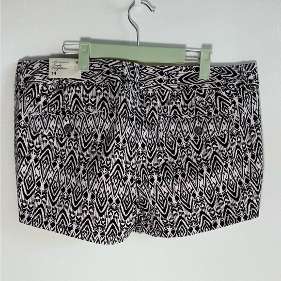 American Eagle shorts • NWT • Women’s size 14 - Picture 3 of 8